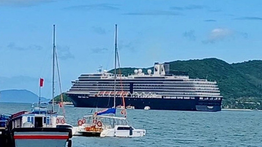 Luxury cruise ship Westerdam brings foreign visitors to Nha Trang